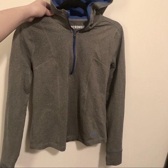 LAST CHANCE - A&F Activewear - Hooded Sweater - Picture 3 of 5